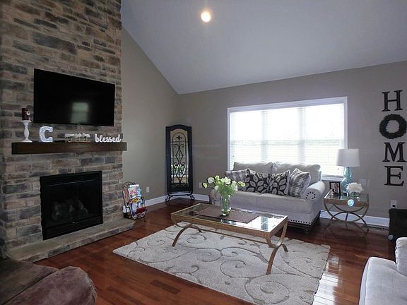 4th image of 351 Napoleon Ln