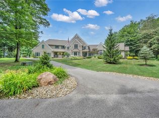 10360 Sawmill Dr, Chardon, OH 44024