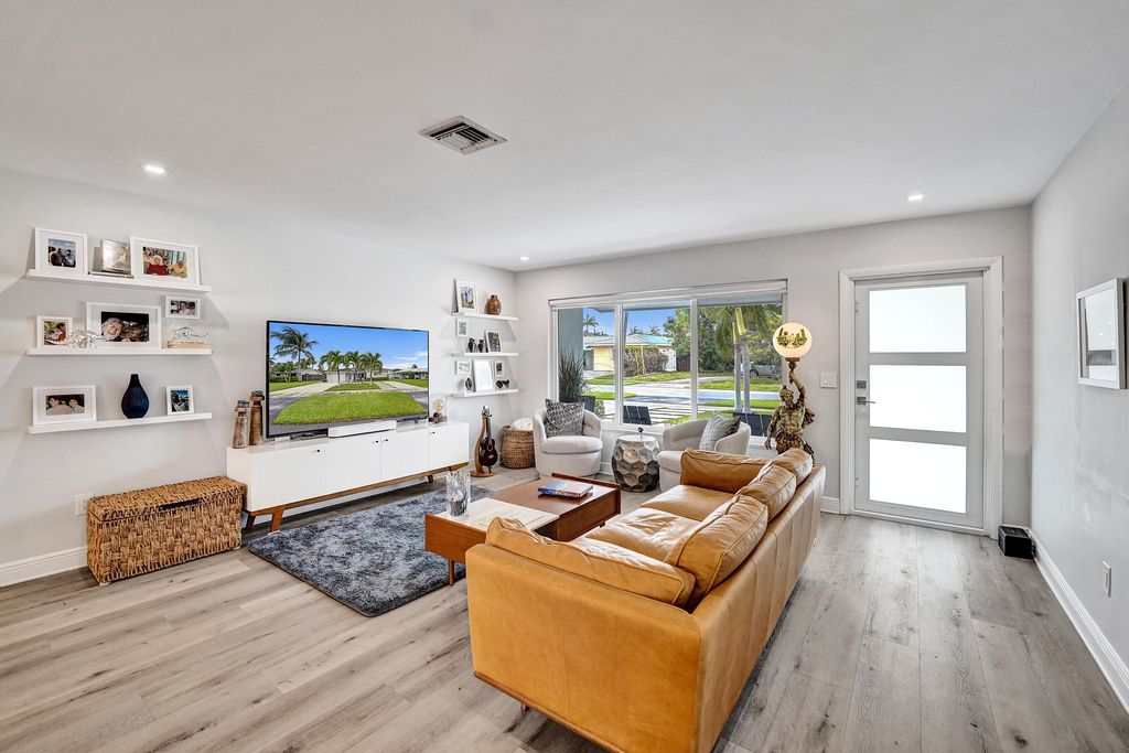 381 SE 3rd Street, photo 5