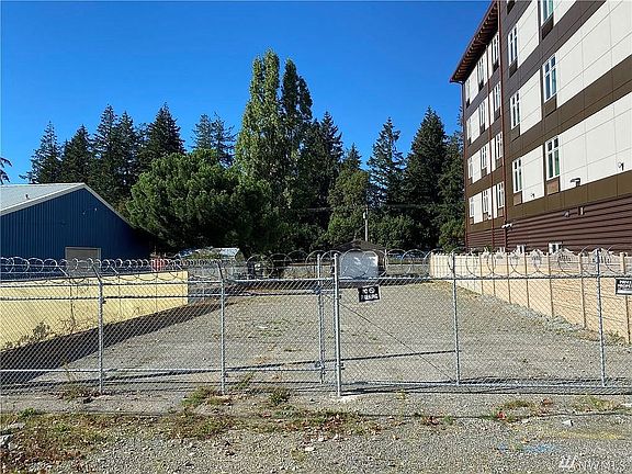 2nd image of 12706 Pacific Hwy SW