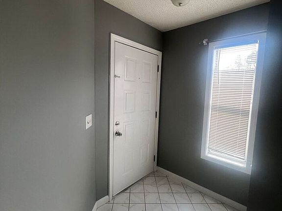3rd image of 4162 Breezewood Dr Unit 101