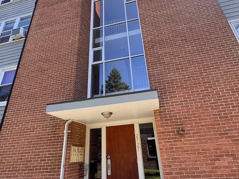 2727 Central St #2N — Photo 2