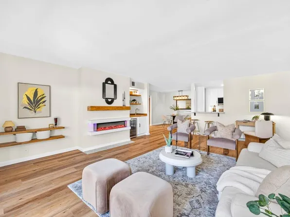 2639 Pirineos Way Unit 136, Carlsbad, CA 92009