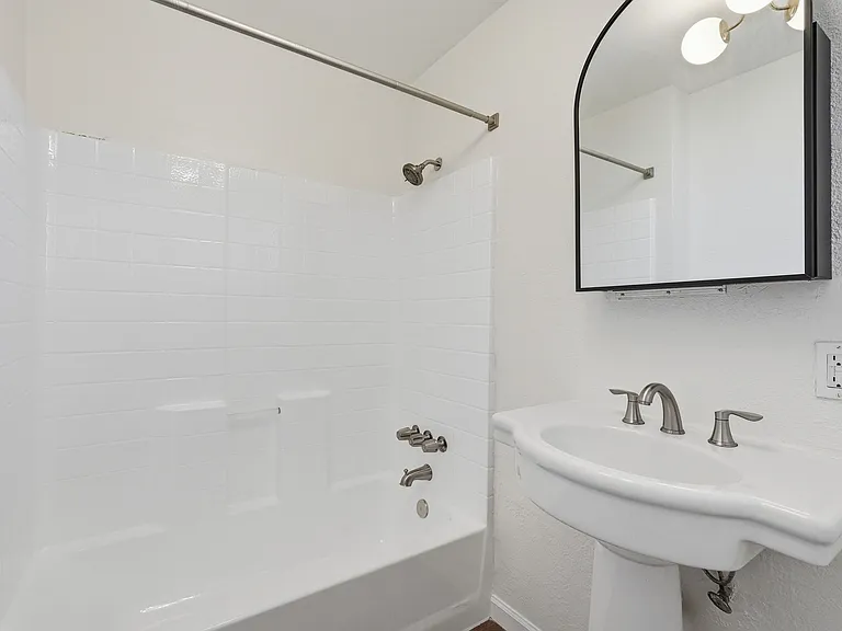 1322 W Taylor St — Photo 17