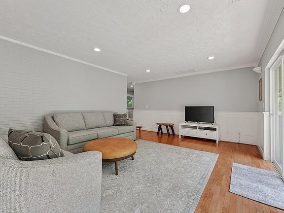 5th image of 1509 Lark Ln