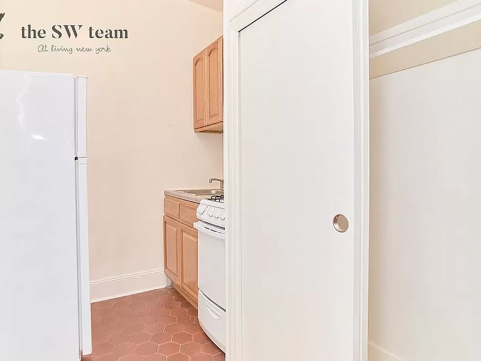 2nd image of 25 W 87th St #5B