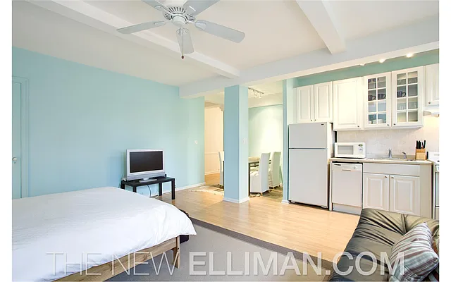 Sold by Douglas Elliman | media 24