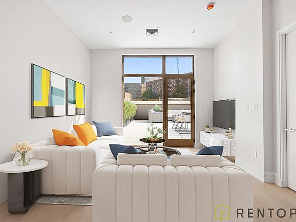 4th image of 960 Franklin Ave #126