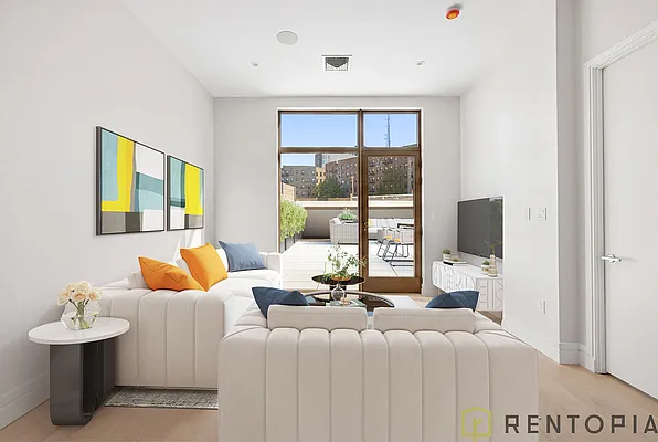Living room, photo 2