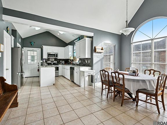 4th image of 39496 Woodlake Dr