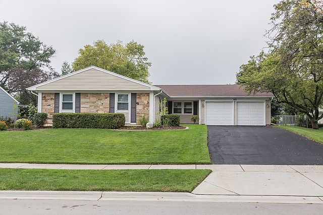 1st image of 1429 Yorkshire Ln