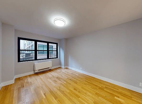 5th image of 301 E 40th St #3L