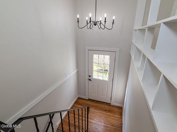 5th image of 196 Woodsedge Ct
