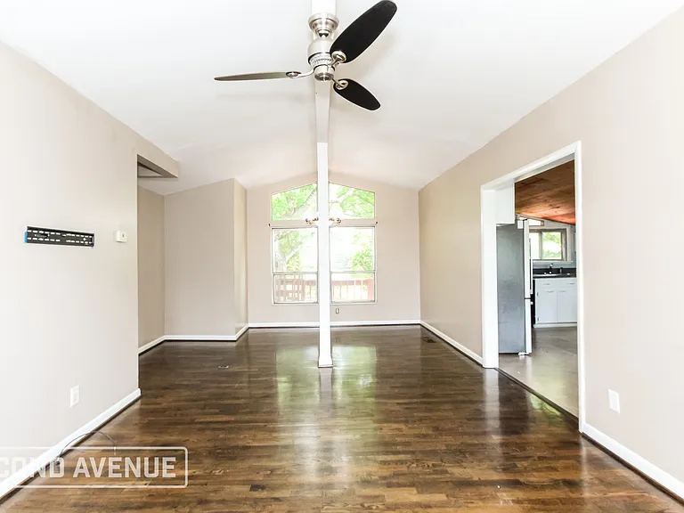 140 Curren St SE — Photo 3