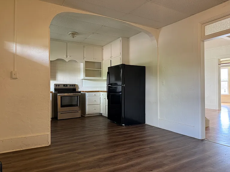 60-62 Lawrence St #2 — Photo 4