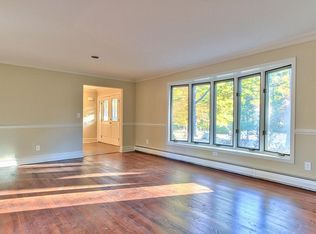 708 Arnold Dr, Franklin Lakes, NJ 07417
