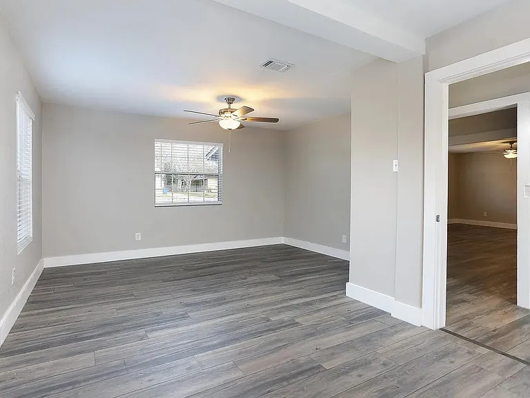 457 W Merriweather St — Photo 11