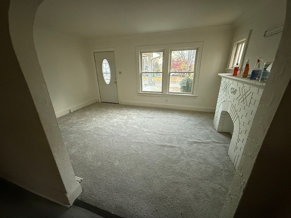 2nd image of 207 W Summit St #207