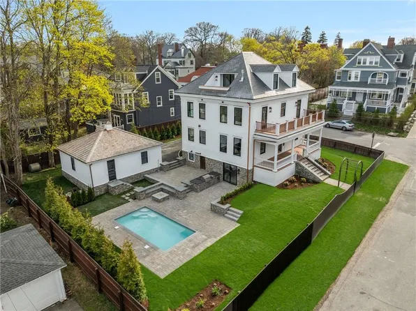 7 Champlin St, Newport, RI 02840