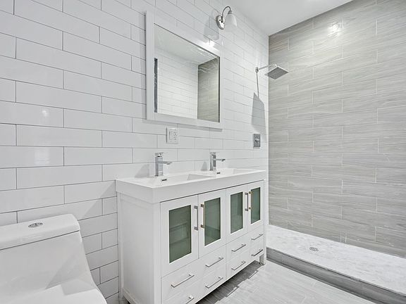 4th image of 299 Hinsdale St