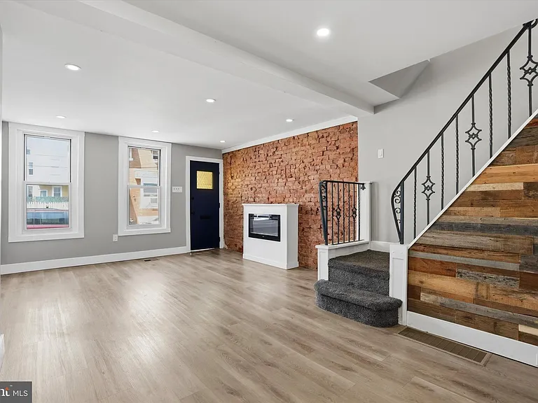 3185 Agate St — Photo 2