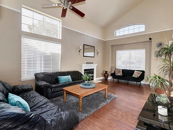 3rd image of 2164 Beatty Way