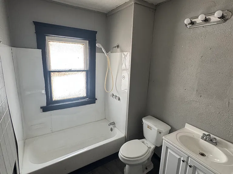 9808 Columbia Ave — Photo 5