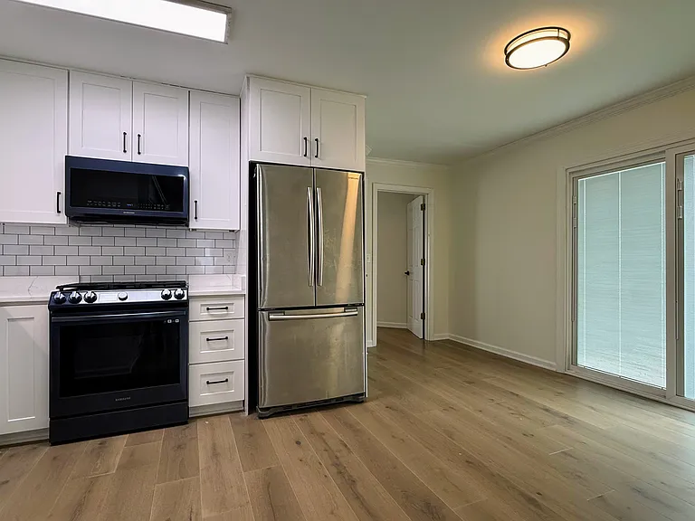 1221 Carriage Park Dr — Photo 3