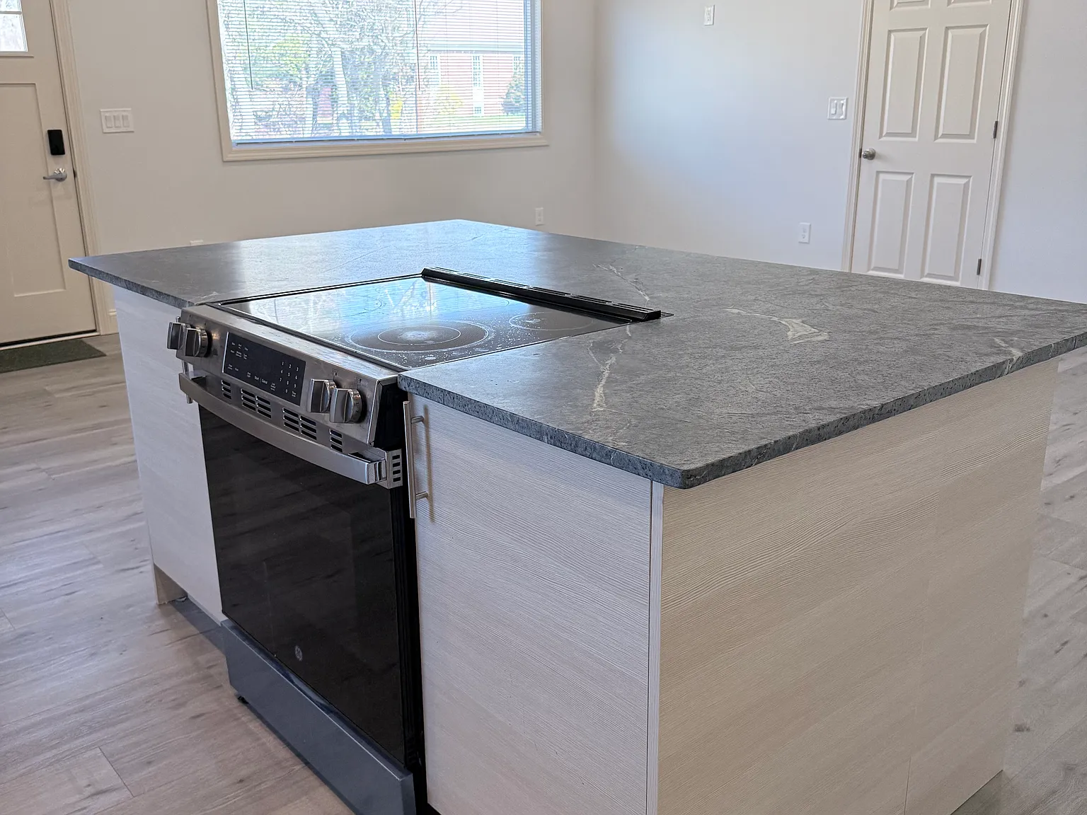 285 W Shore Rd — Photo 4