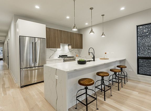 2nd image of 1228 N Bosworth Ave #101