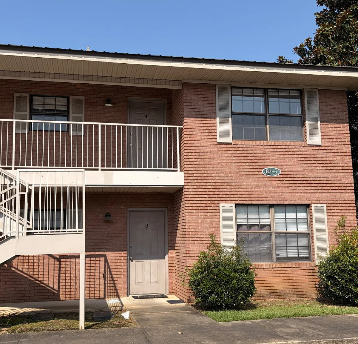 2 bed, 1.0 bath, $800 — Photo 1