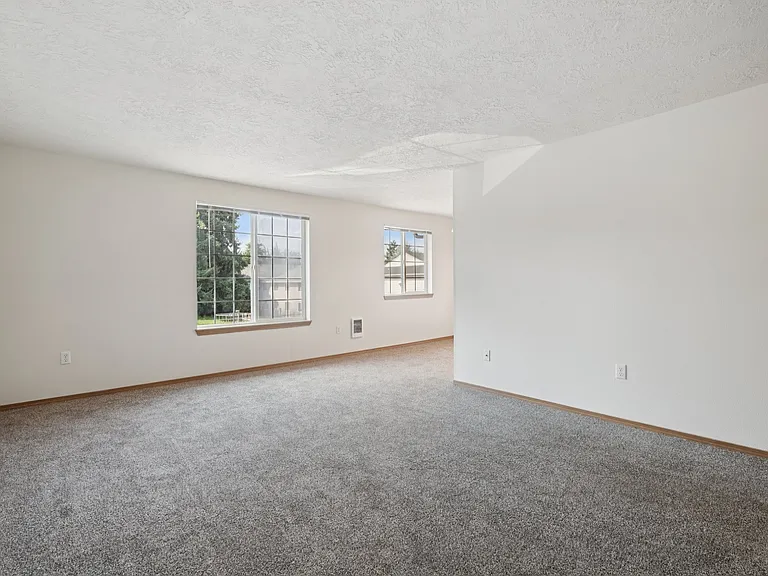 Valley Crest Apartments — Photo 15