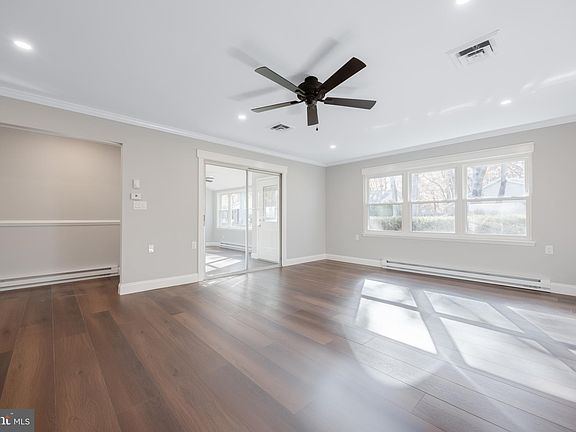 5th image of 208 B Huntington Dr