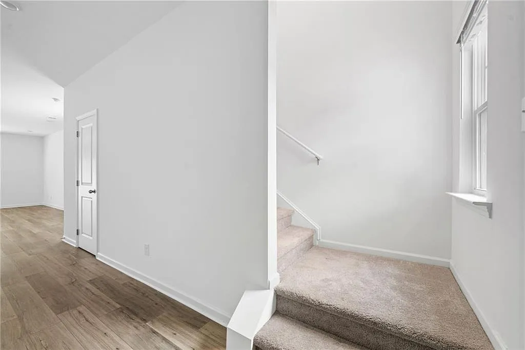 4 bed, 2.5 bath, 2315 sqft, $2,350 — Photo 4