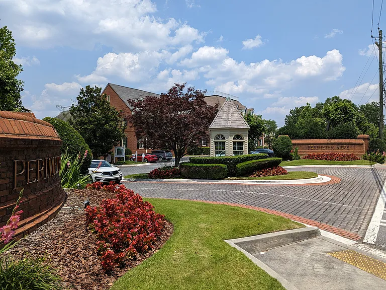 750 Hammond Dr #9 — Photo 1