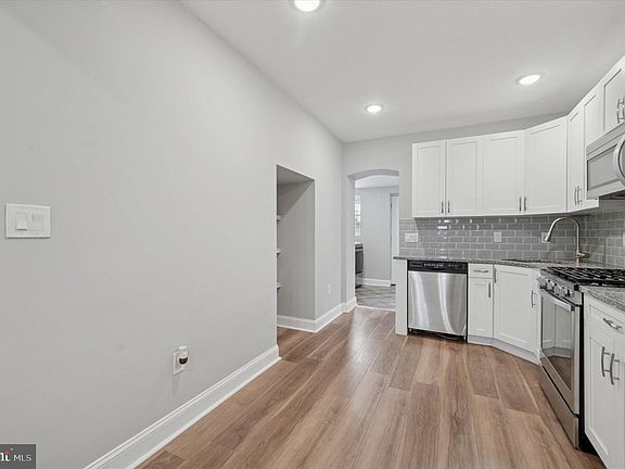 3rd image of 447 Durfor St