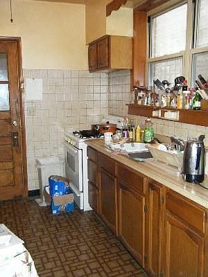 5th image of 5926 N Artesian Ave