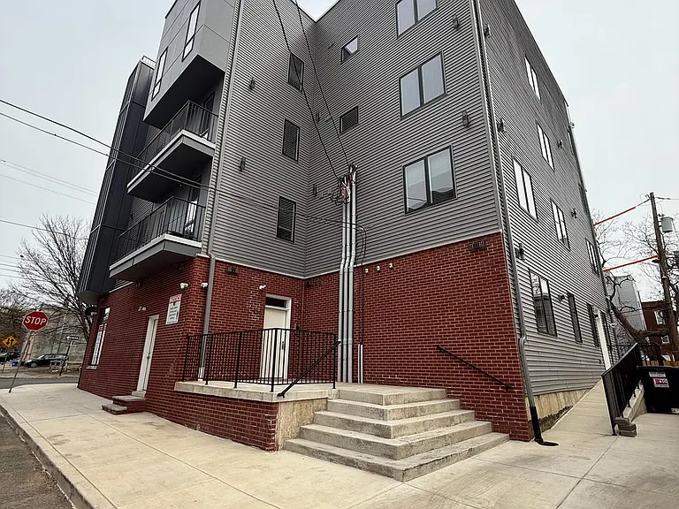 914 W Susquehanna Ave #18-2A — Photo 2
