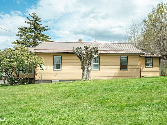 3rd image of 427 Cove Creek Rd