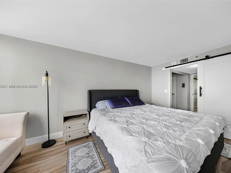 7601 E Treasure Dr #1722 — Photo 21