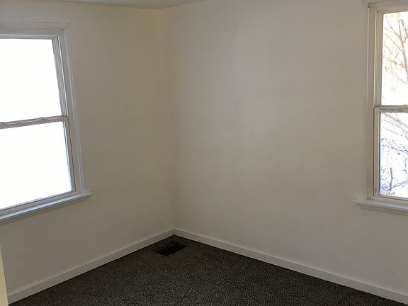 3rd image of 1001 W Rose St