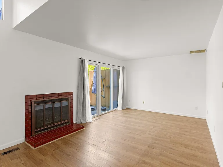 17570 NW Shorewood Dr — Photo 9