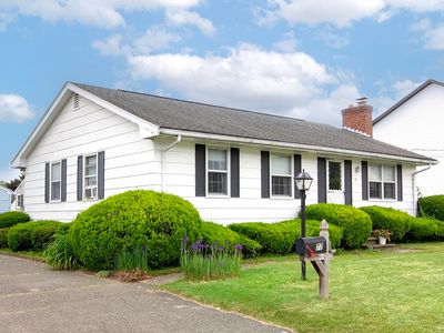 77 Granville Ave, Chicopee, MA, 01013