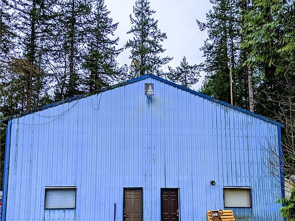 Better photos to follow (keep peeking through this series... they improve), but this is an approx. 26' tall, 70' x 40' building, with a loft/shop and studio apartment.