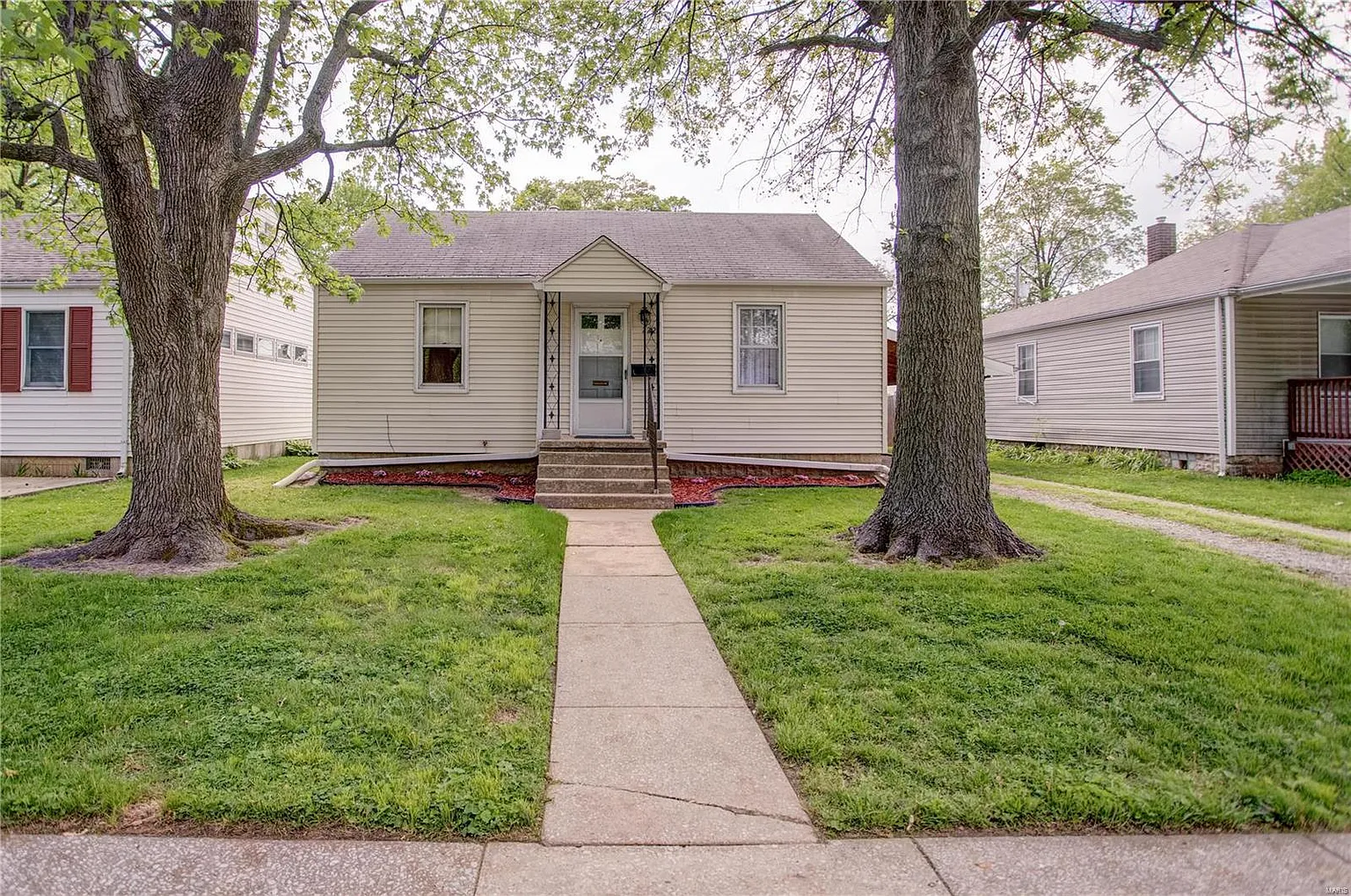 222 Doerr St photo 1