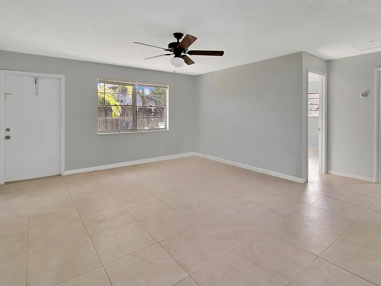 3040 Martin Ave — Photo 7