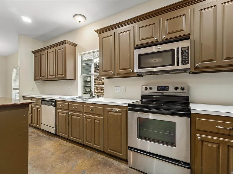 270 Stoney Creek Ave — Photo 6