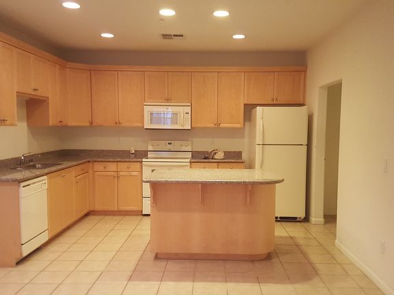 4th image of 88 N Jackson Ave Unit 107