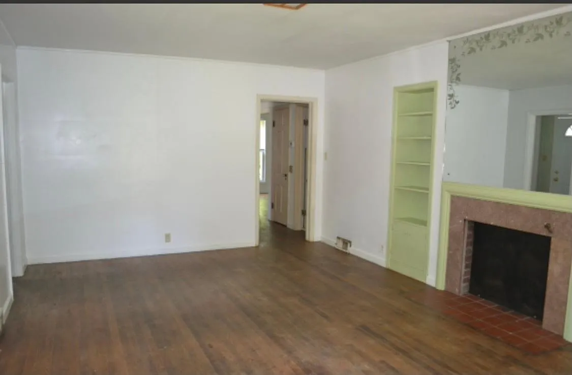 3 bed, 1208 sqft, $2,400 — Photo 3