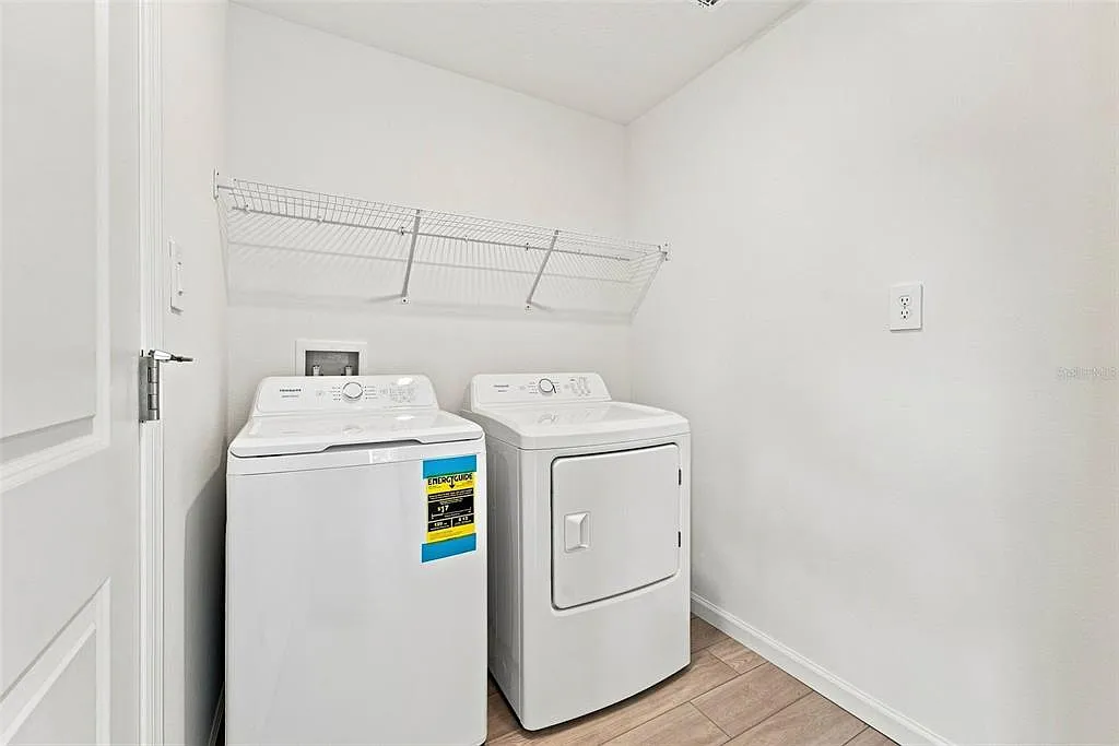 4 bed, 2.0 bath, 1600 sqft, $2,095 — Photo 4